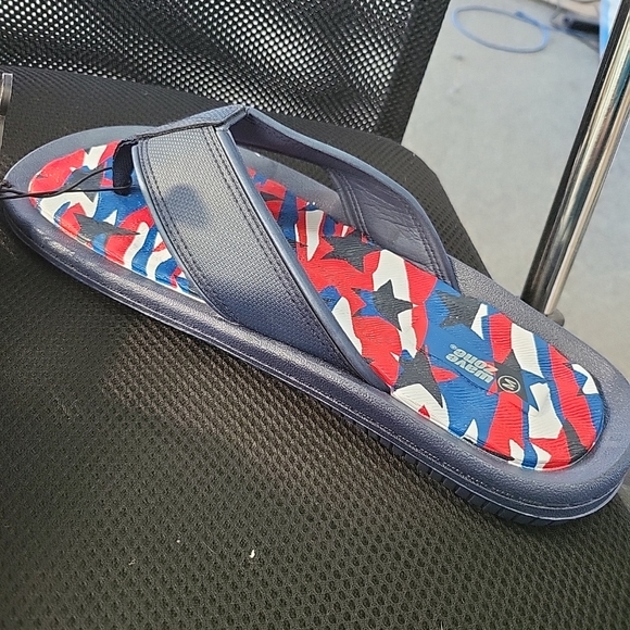 NWT Men's 9 Medium Wave Zone Patriotic Red White & Blue Flip Flops Sandals - Picture 6 of 8